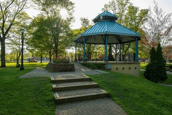 Gazebo Sitting